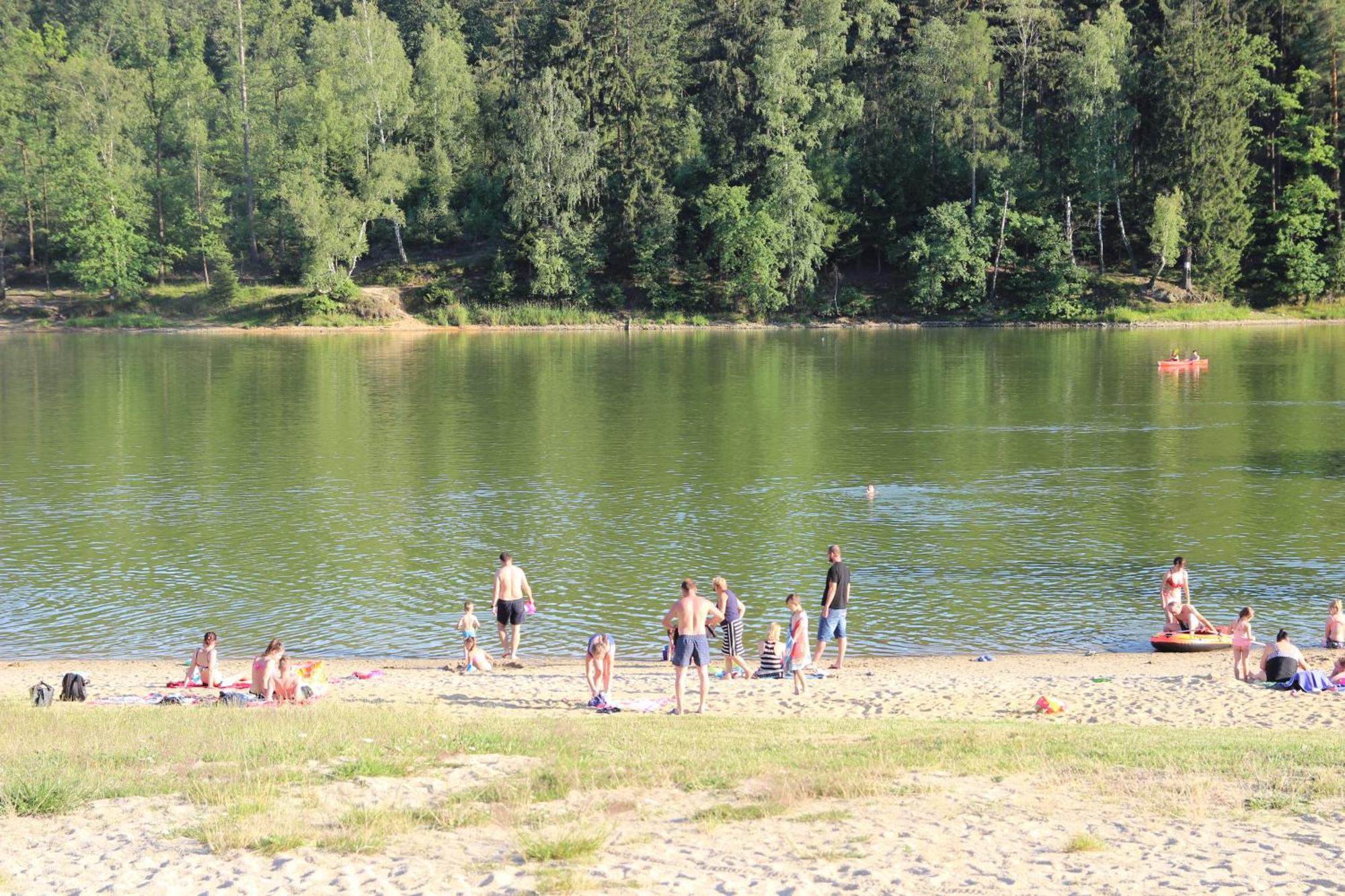 Domki Nad Jeziorem W Karlowicach Karlowice Kültér fotó
