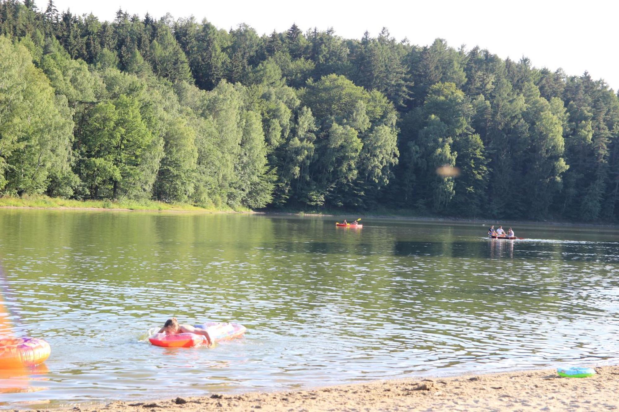 Domki Nad Jeziorem W Karlowicach Karlowice Kültér fotó