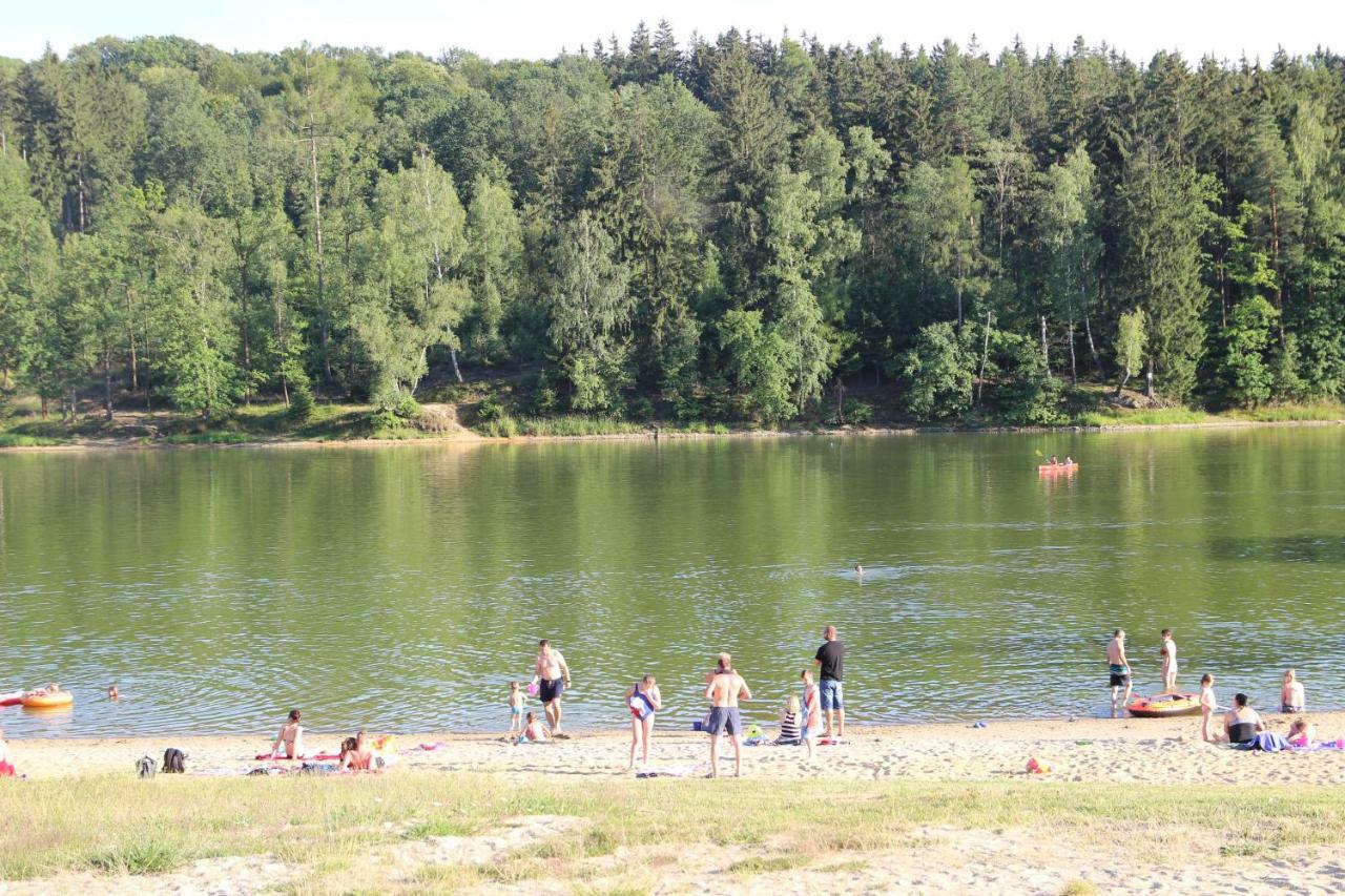 Domki Nad Jeziorem W Karlowicach Karlowice Kültér fotó